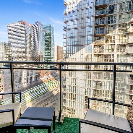 טורונטו Exquisite Condos By Cn Tower With Parking מראה חיצוני תמונה