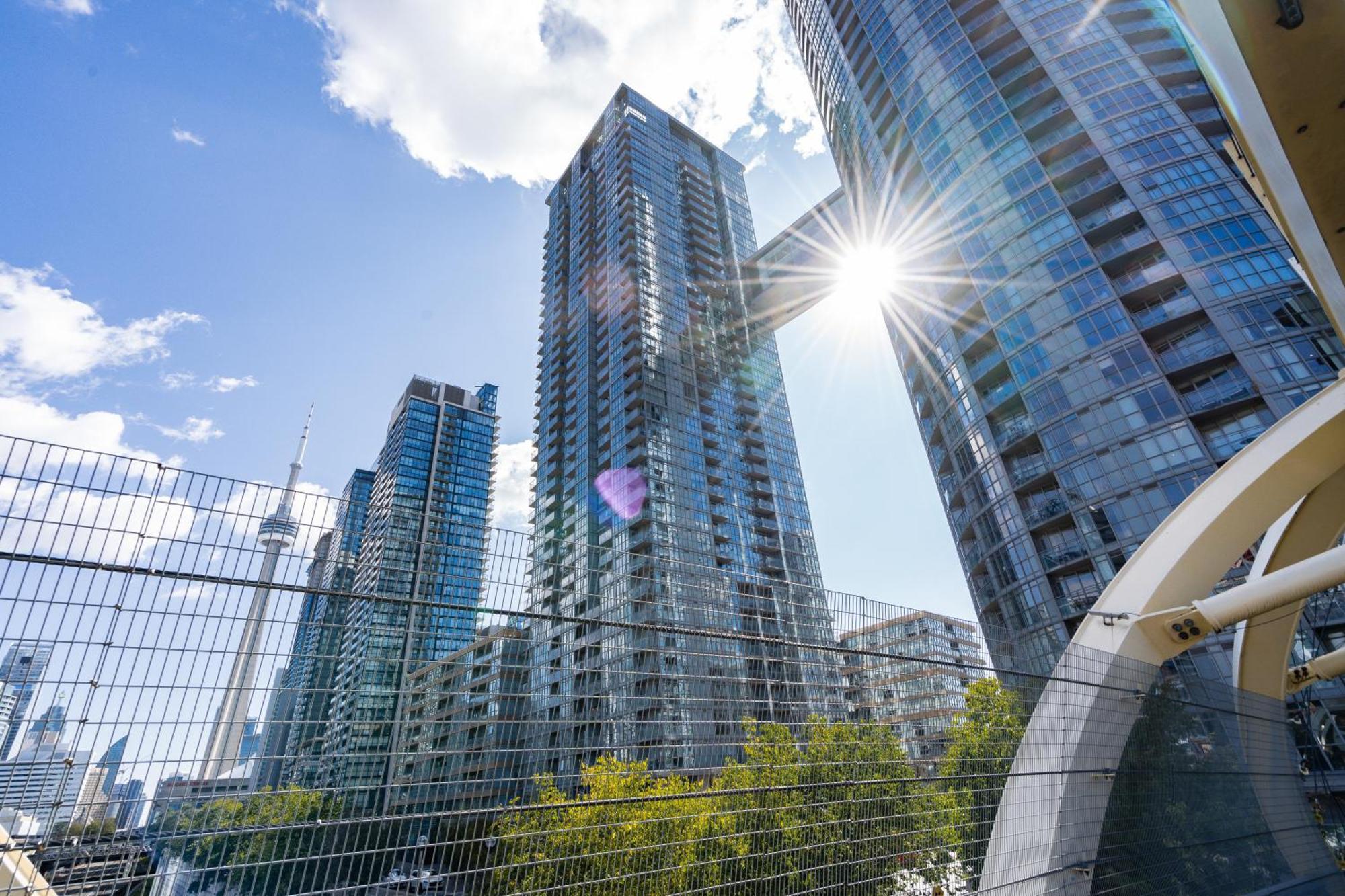 טורונטו Exquisite Condos By Cn Tower With Parking מראה חיצוני תמונה