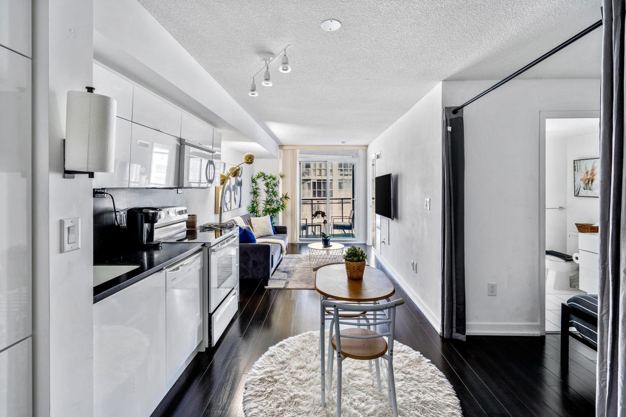 טורונטו Exquisite Condos By Cn Tower With Parking מראה חיצוני תמונה