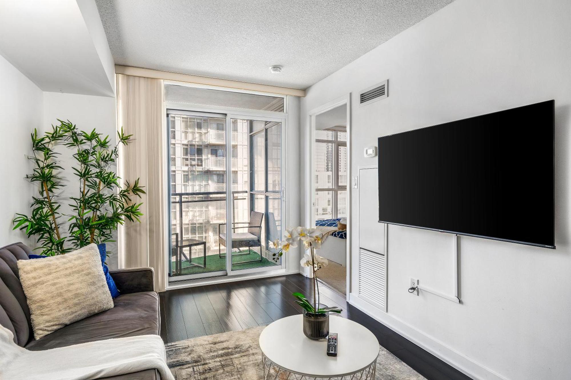 טורונטו Exquisite Condos By Cn Tower With Parking מראה חיצוני תמונה